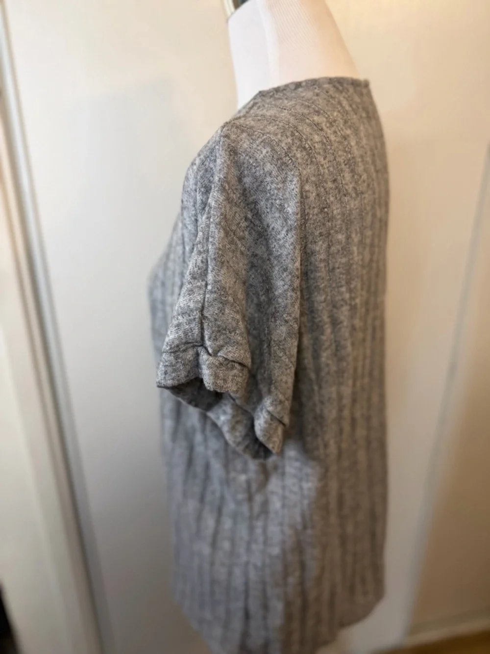 NWOT Grey Ribbed Top - Picture 9 of 14